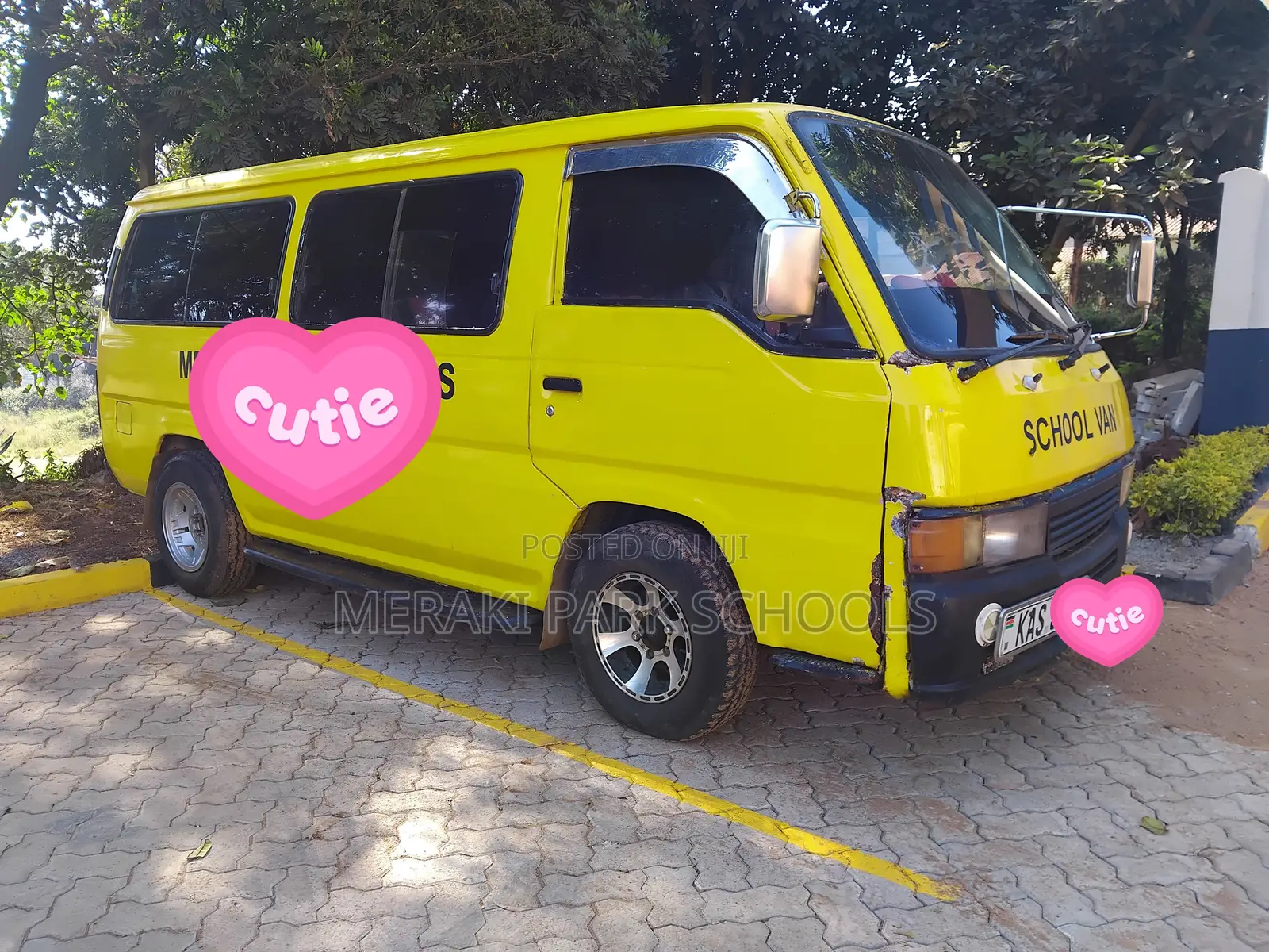 Nissan Caravan (Urvan) 2004 Yellow