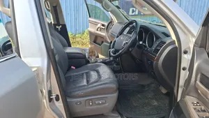 Toyota Land Cruiser 4.6 V8 ZX 2010 Silver