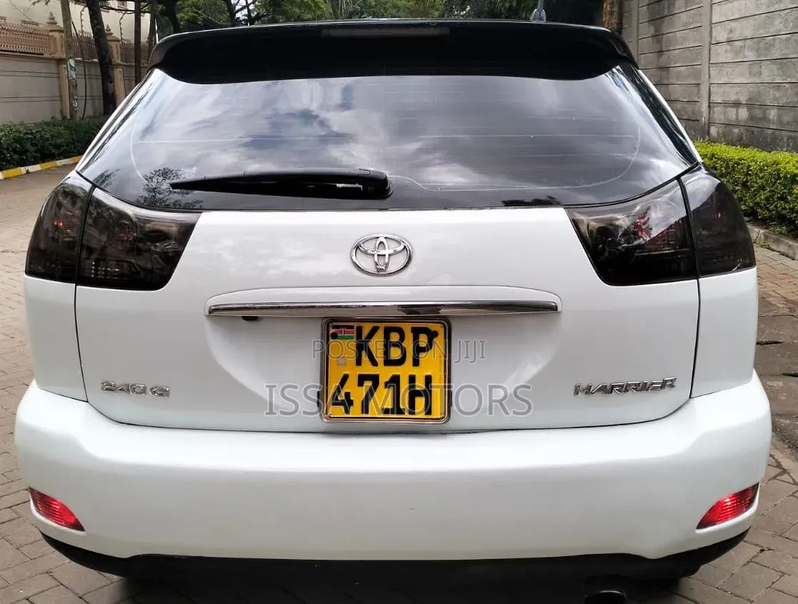 Toyota Harrier 2005 White