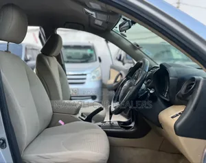 Toyota Vanguard 2011 Silver