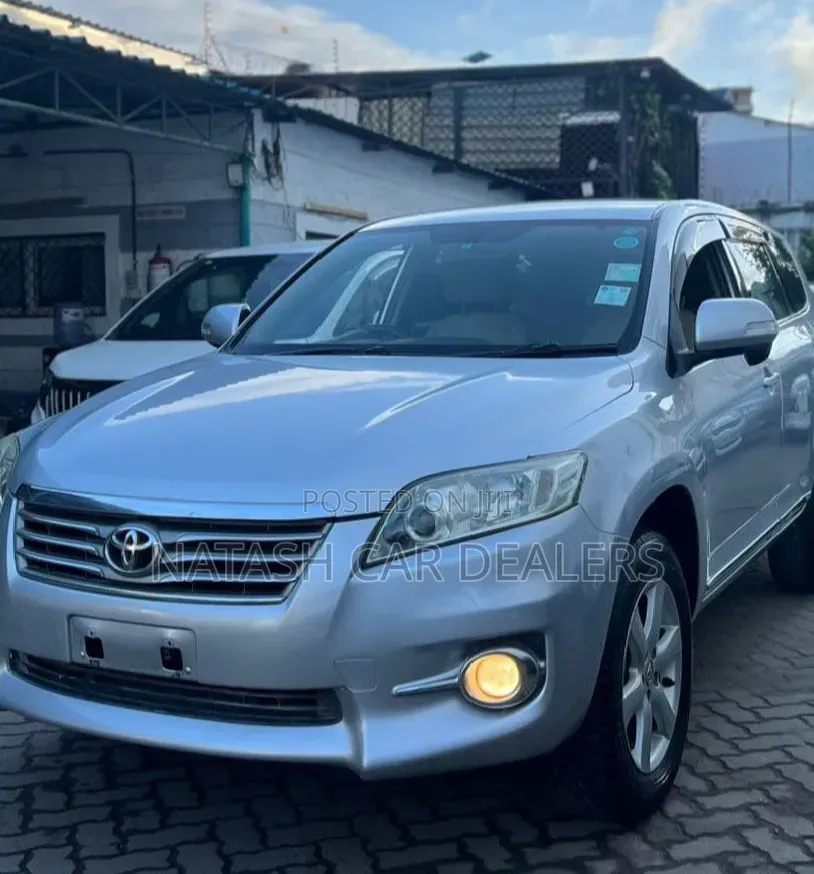 Toyota Vanguard 2011 Silver