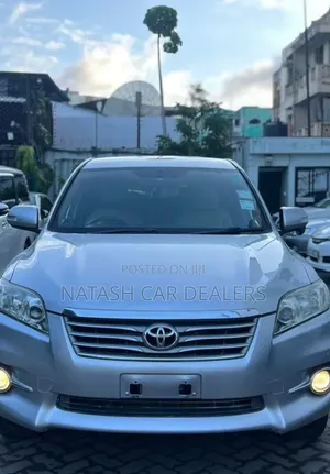 Toyota Vanguard 2011 Silver