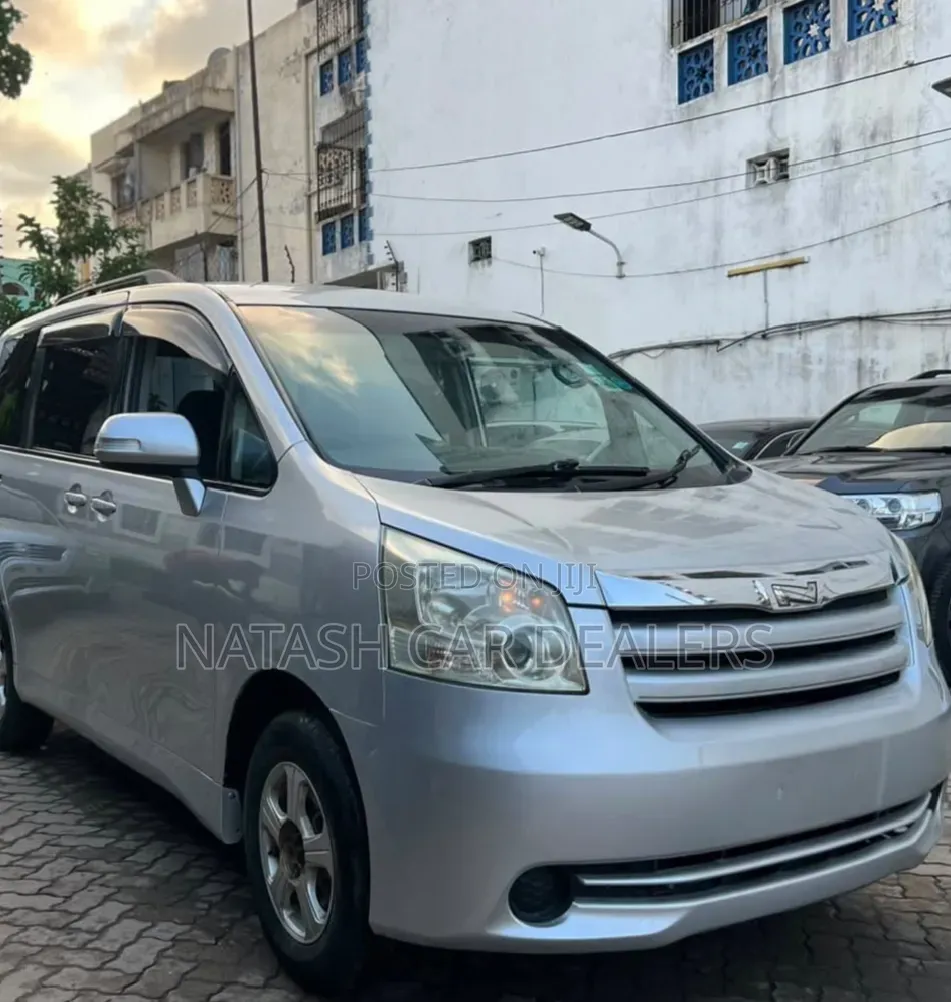 Toyota Noah 2008 Silver
