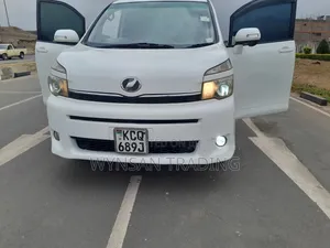 Toyota Voxy 2010 White