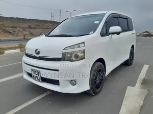 Toyota Voxy 2010 White