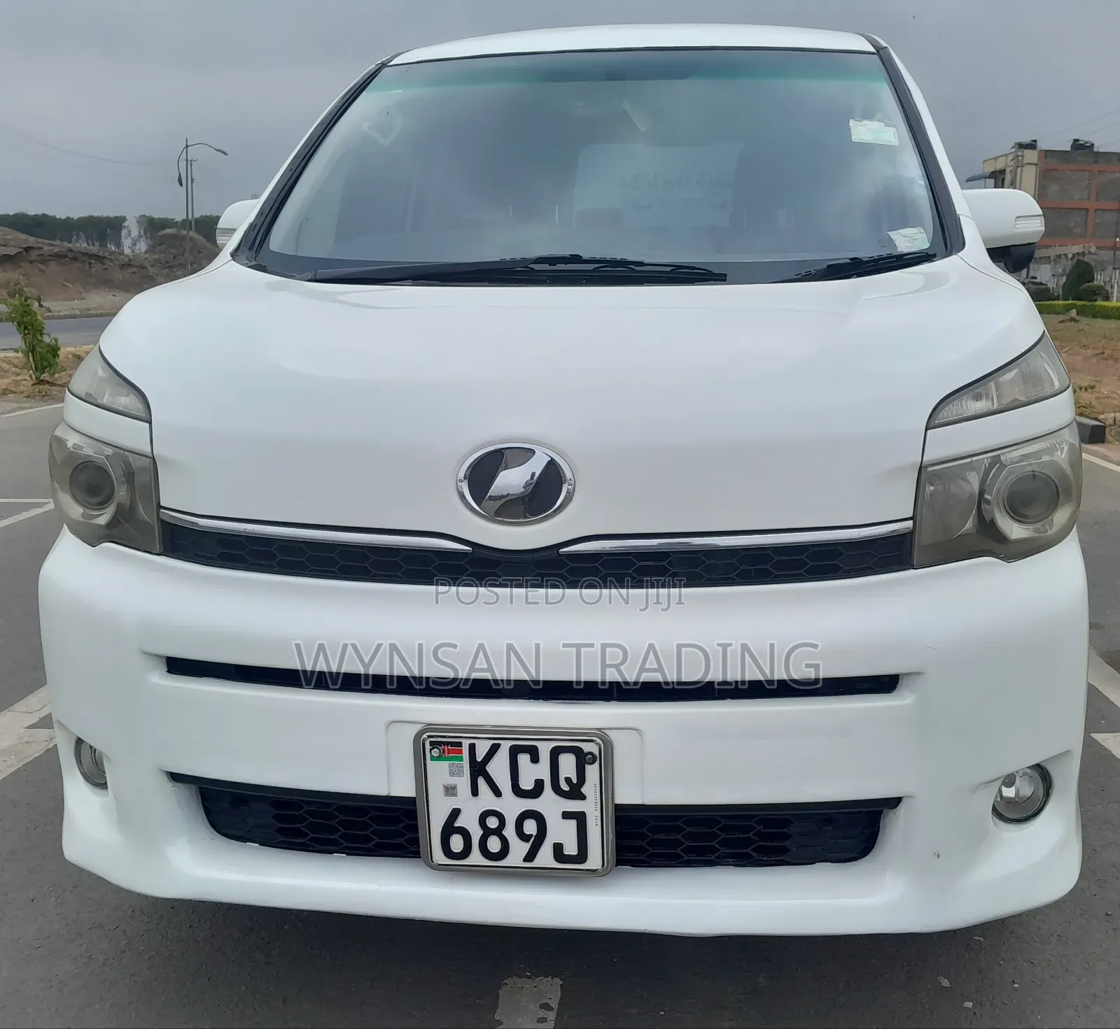 Toyota Voxy 2010 White