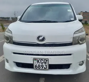Toyota Voxy 2010 White