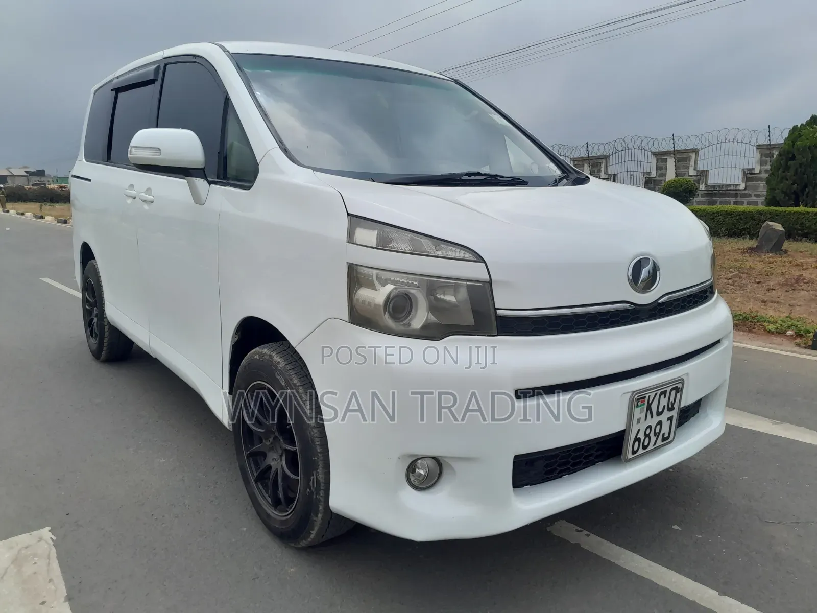 Toyota Voxy 2010 White
