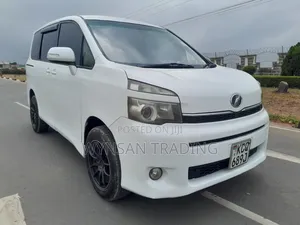Toyota Voxy 2010 White