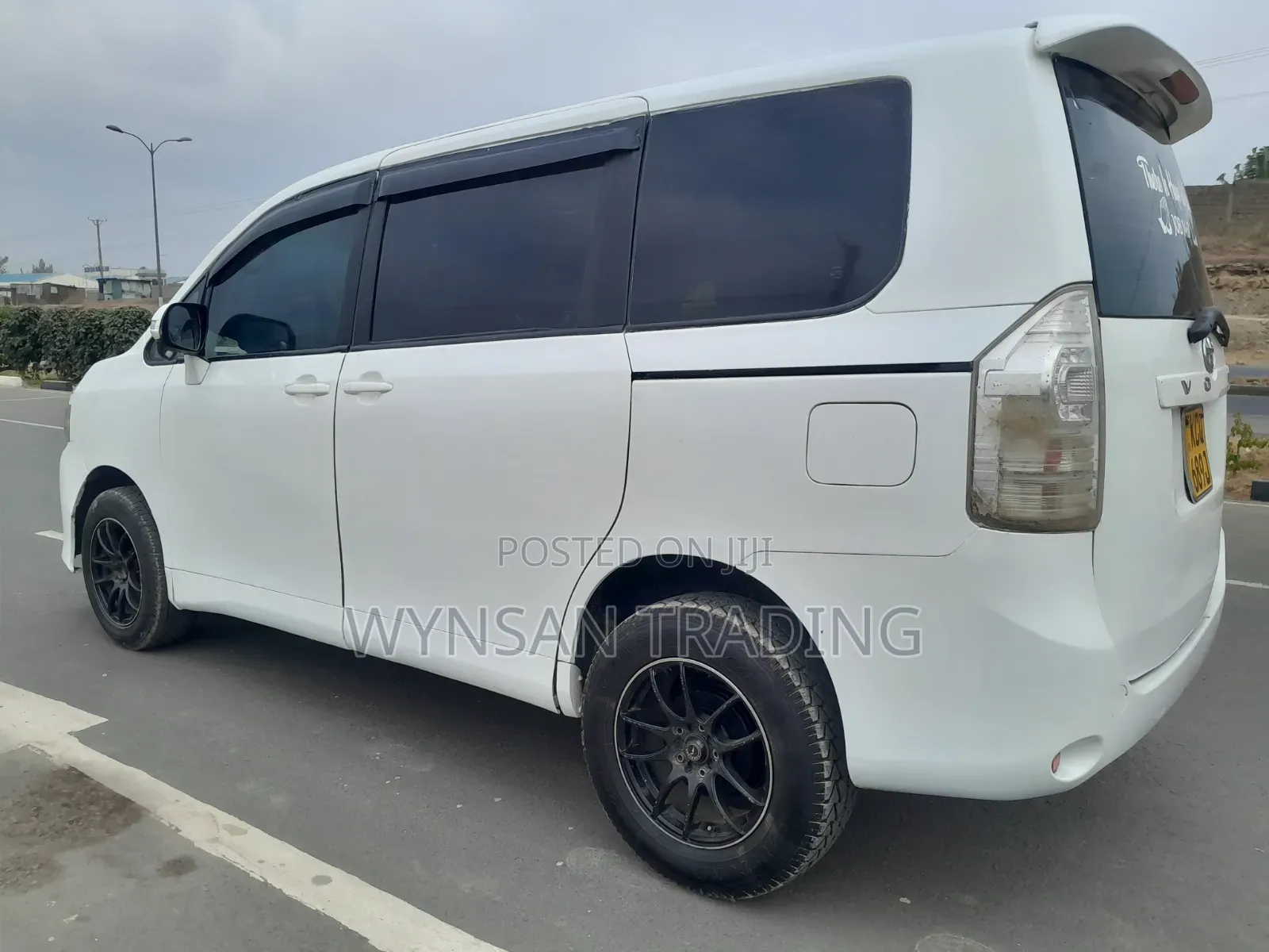 Toyota Voxy 2010 White