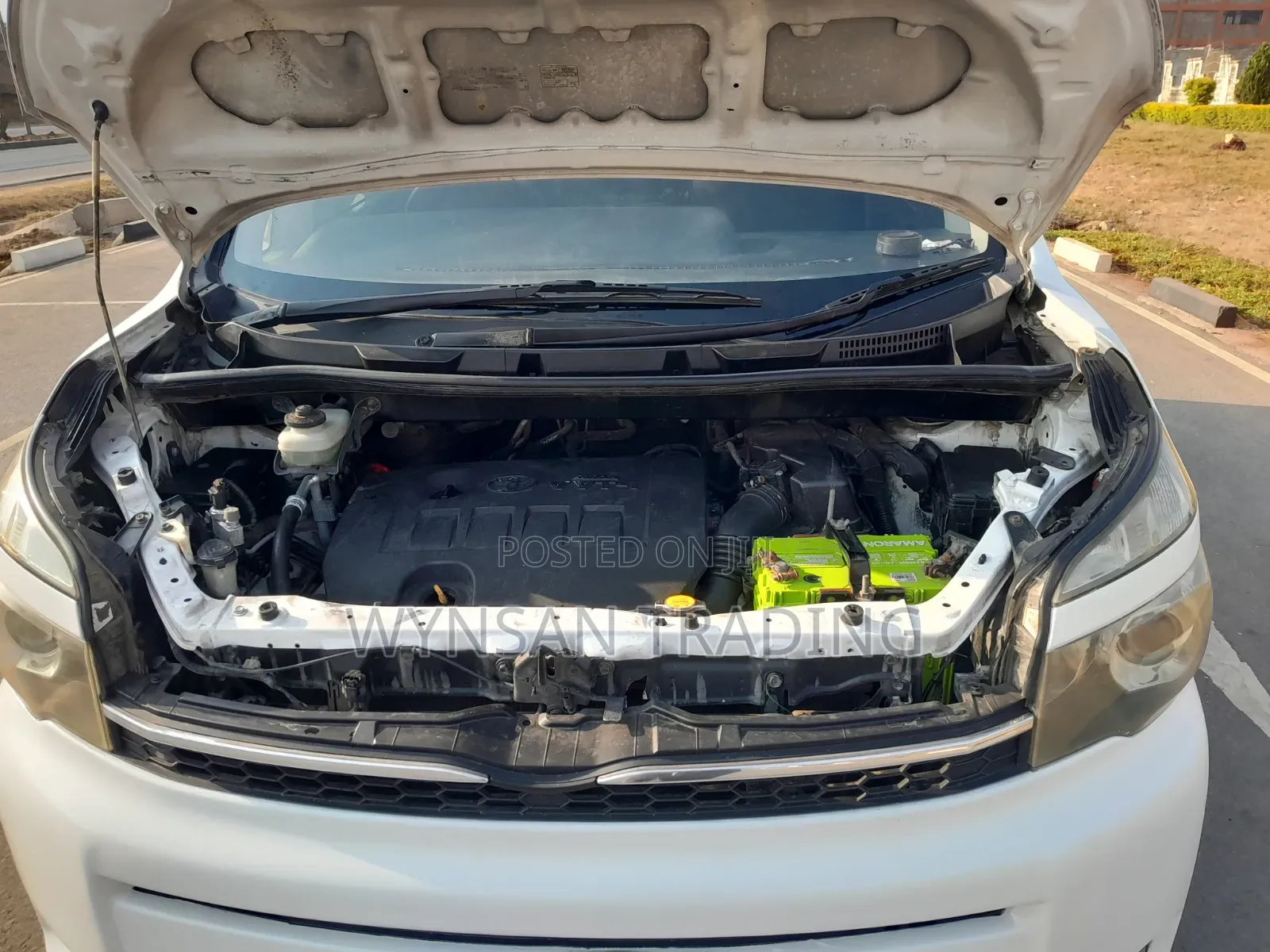 Toyota Voxy 2010 White