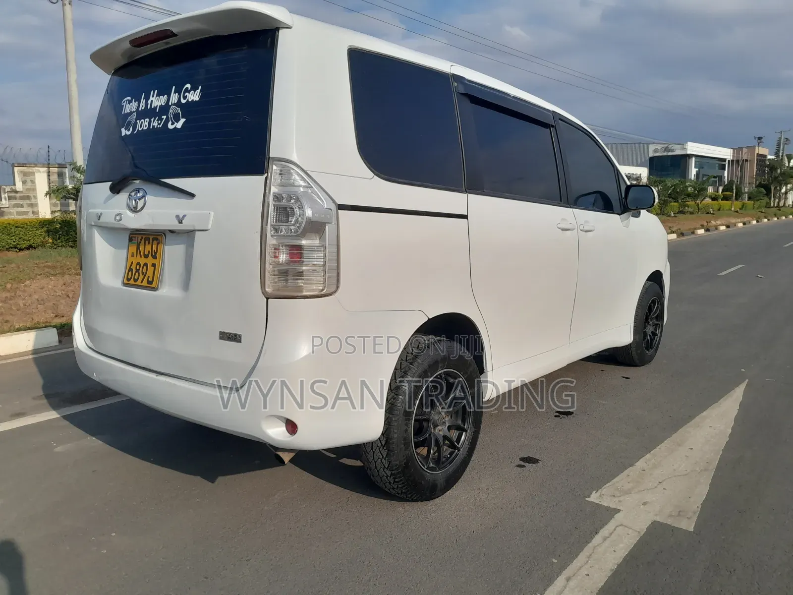 Toyota Voxy 2010 White