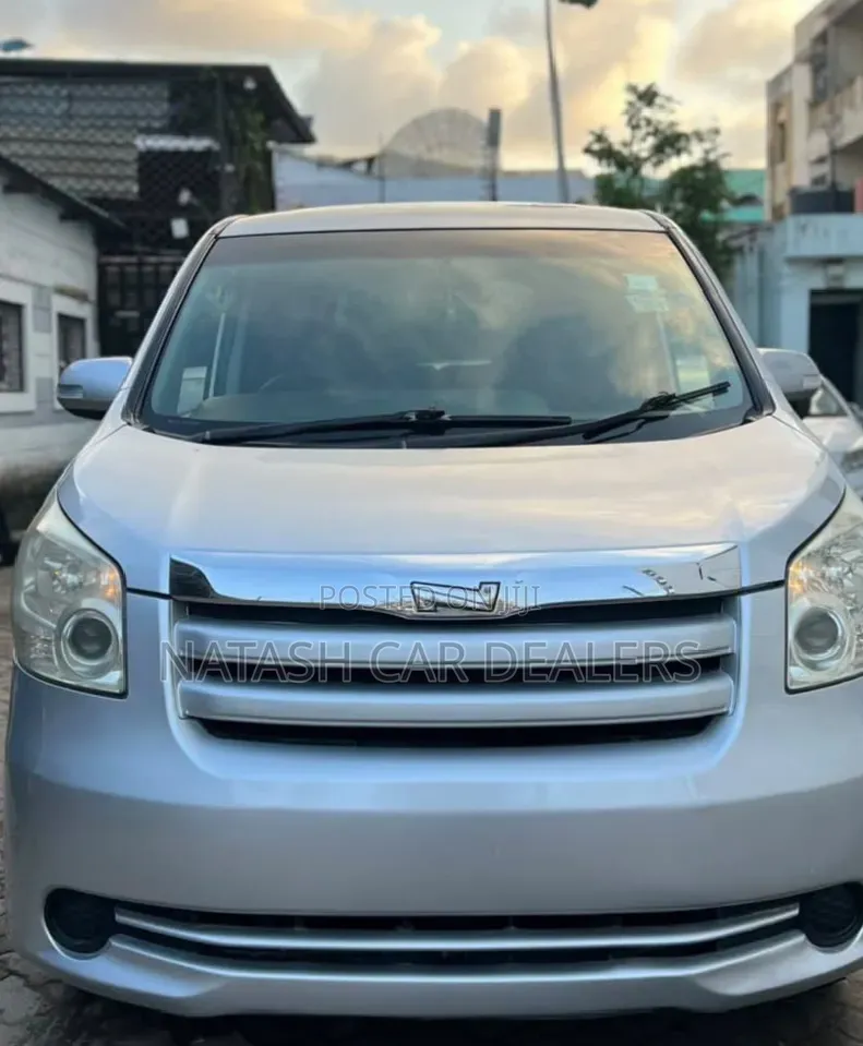 Toyota Noah 2008 Silver