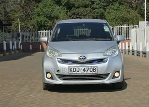 Toyota Ractis 2015 Silver