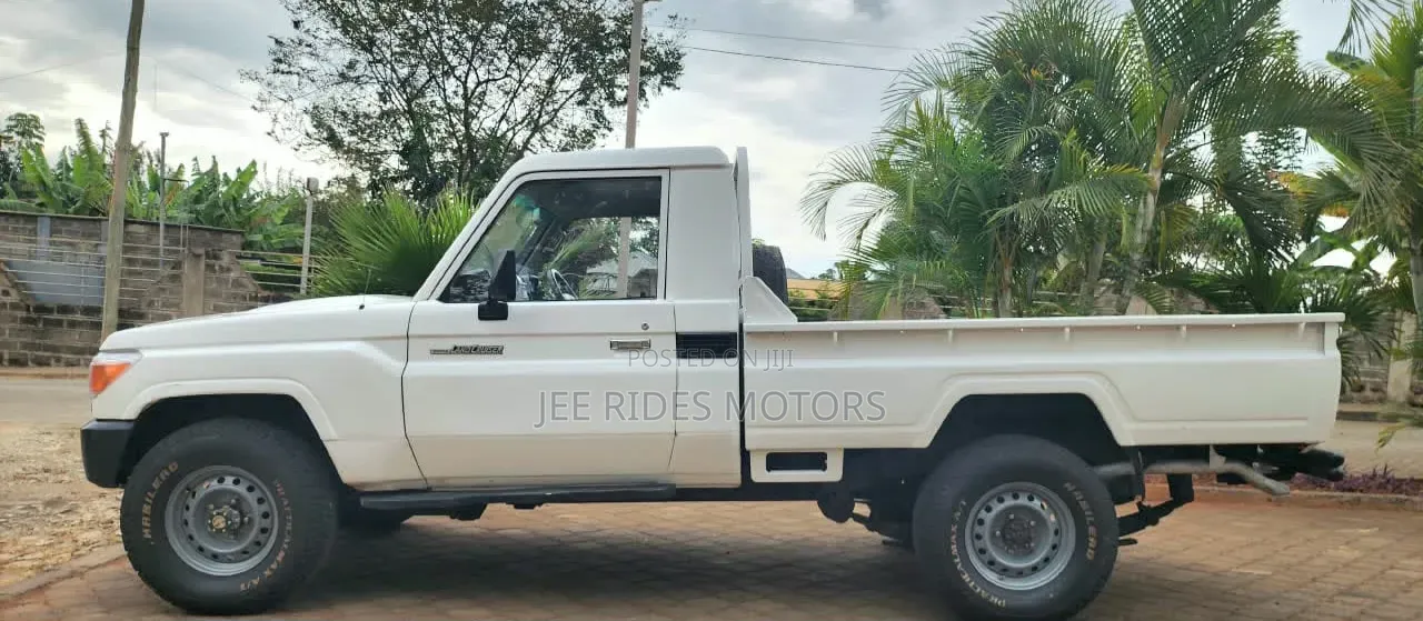 Toyota Land Cruiser 2013 White