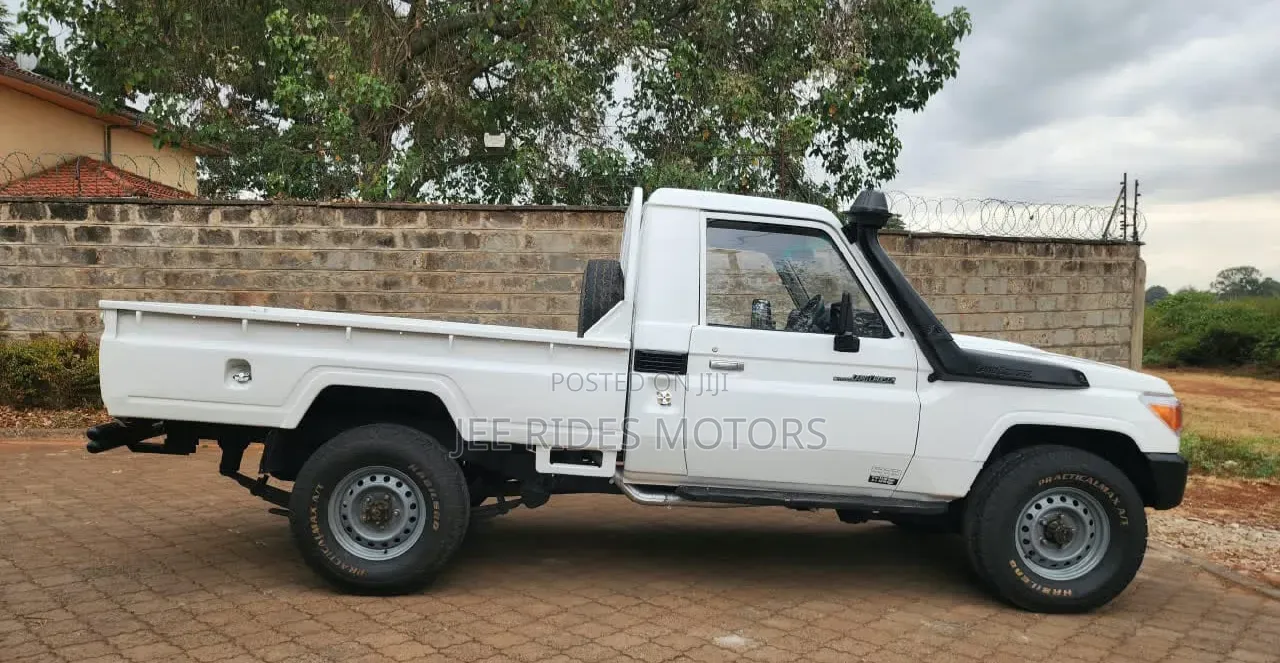 Toyota Land Cruiser 2013 White