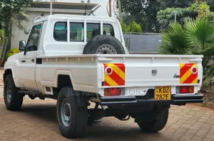 Toyota Land Cruiser 2013 White