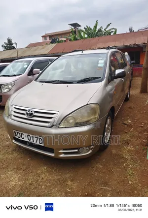 Toyota Ipsum 2004 Gold
