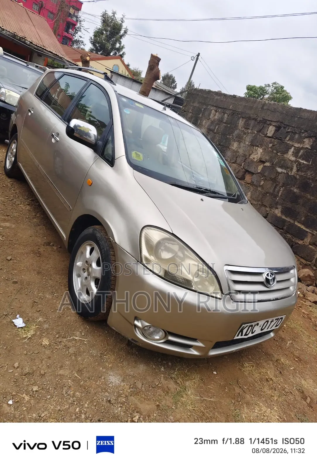 Toyota Ipsum 2004 Gold