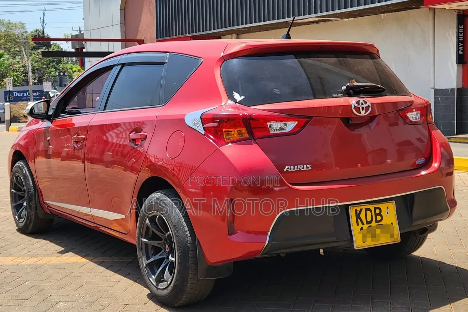 Toyota Auris 2015 Red