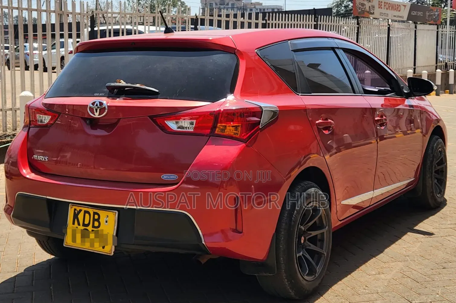 Toyota Auris 2015 Red