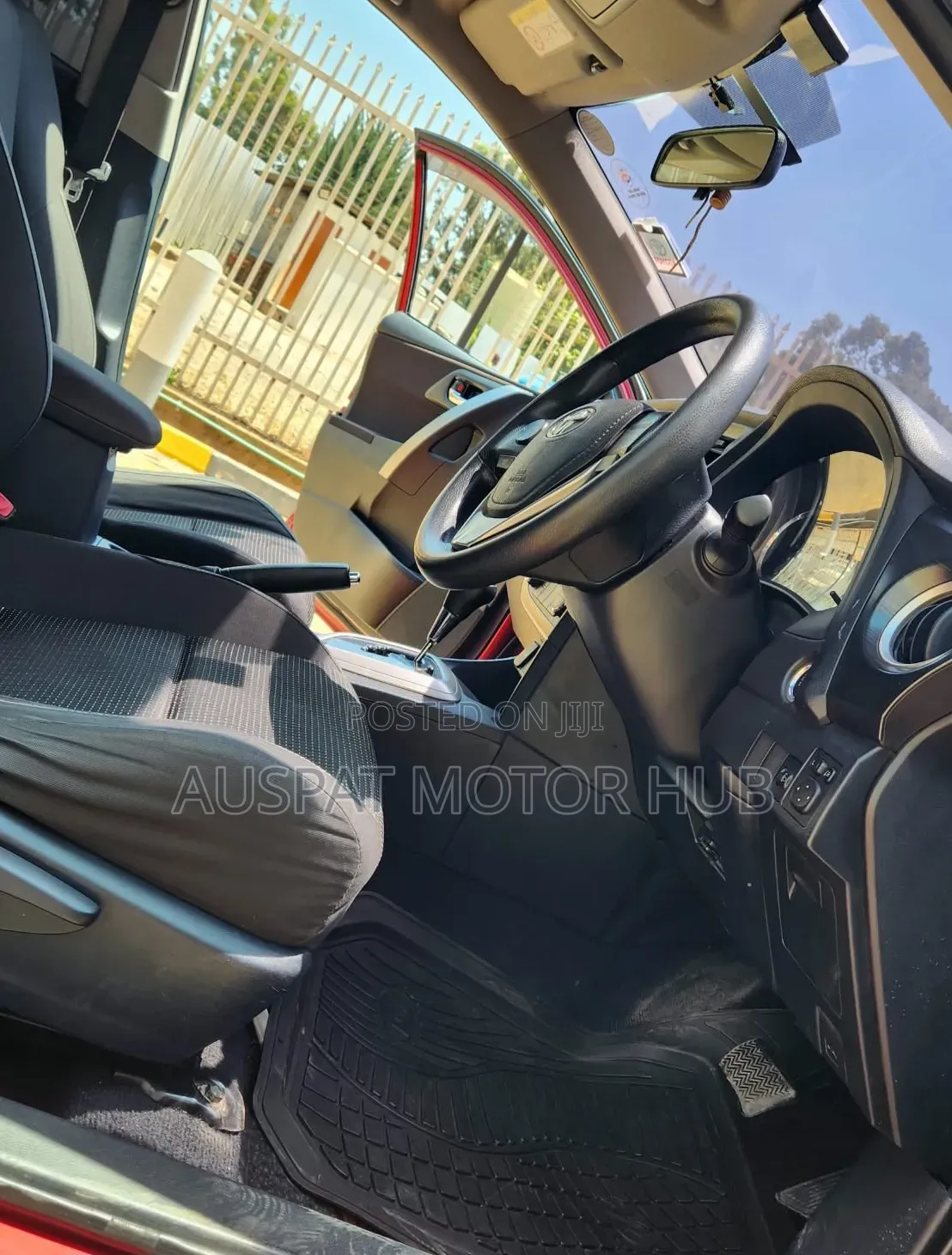 Toyota Auris 2015 Red