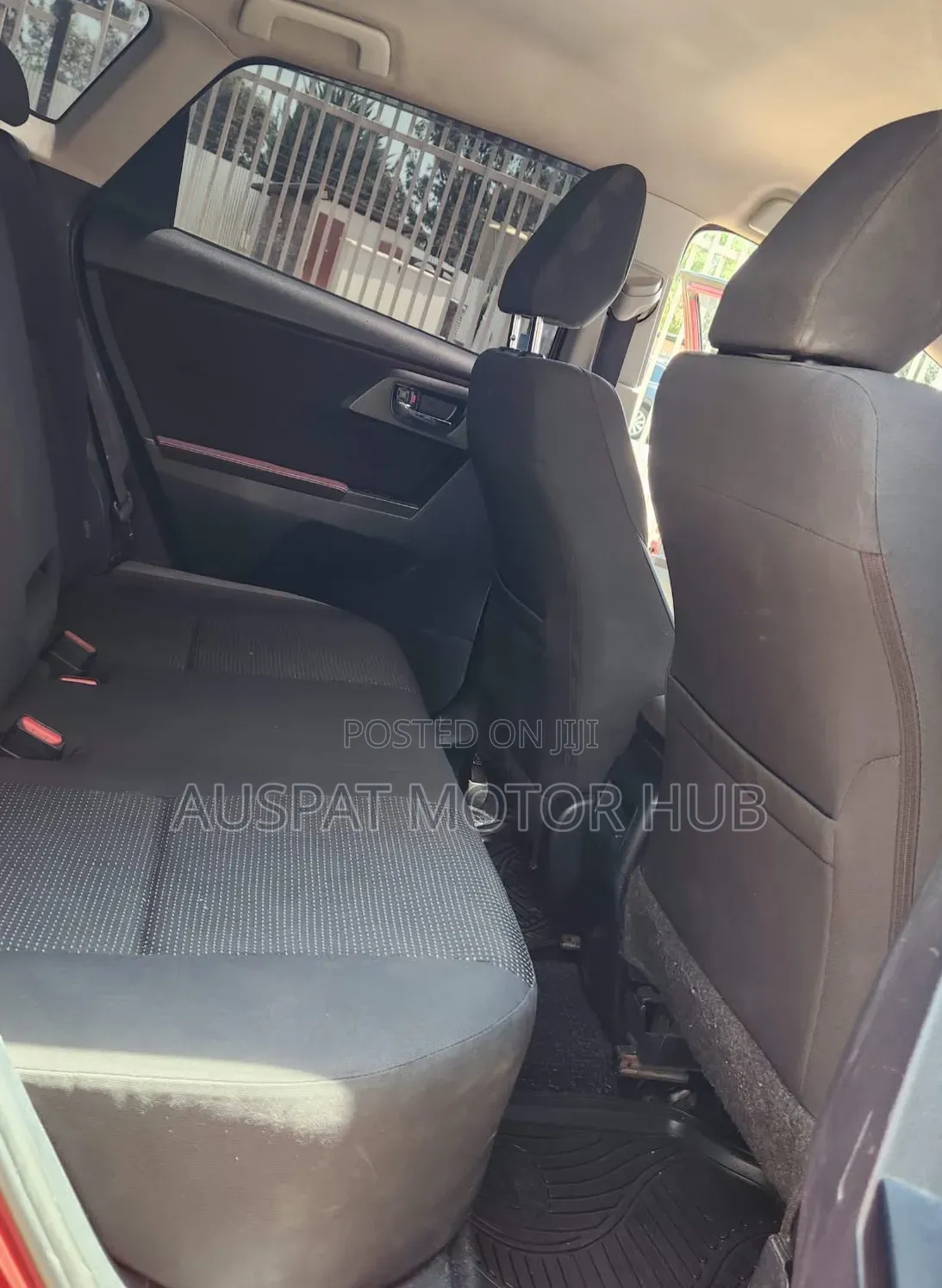 Toyota Auris 2015 Red