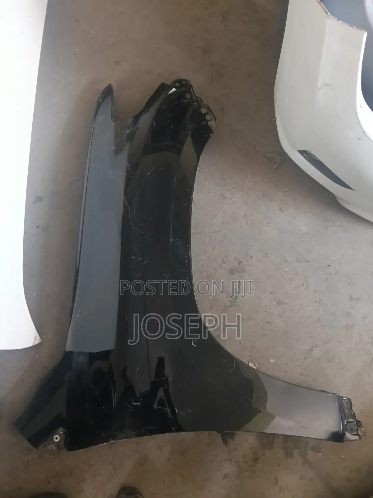 V8 200 Series 2010 Fender/Wing