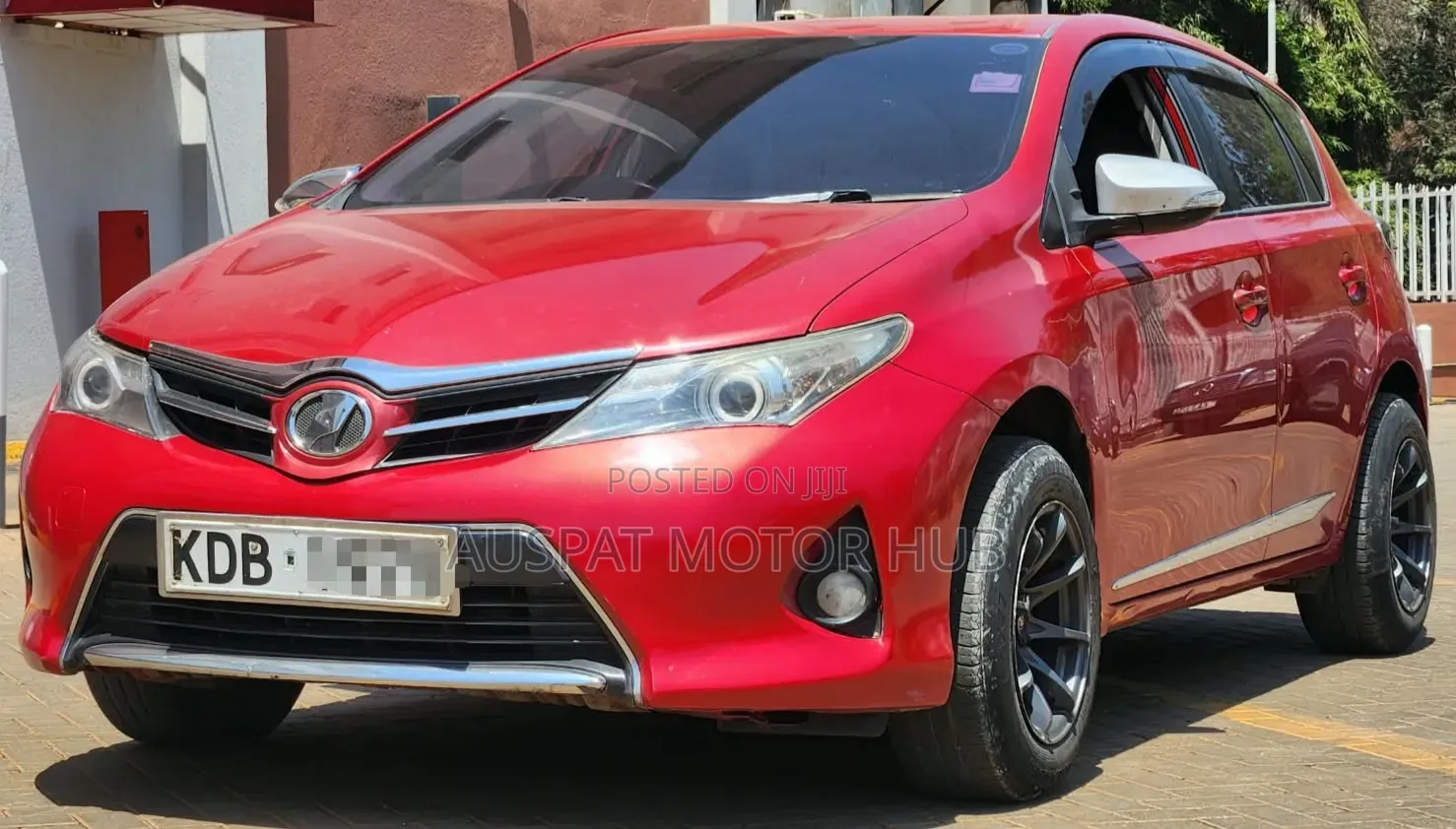 Toyota Auris 2015 Red