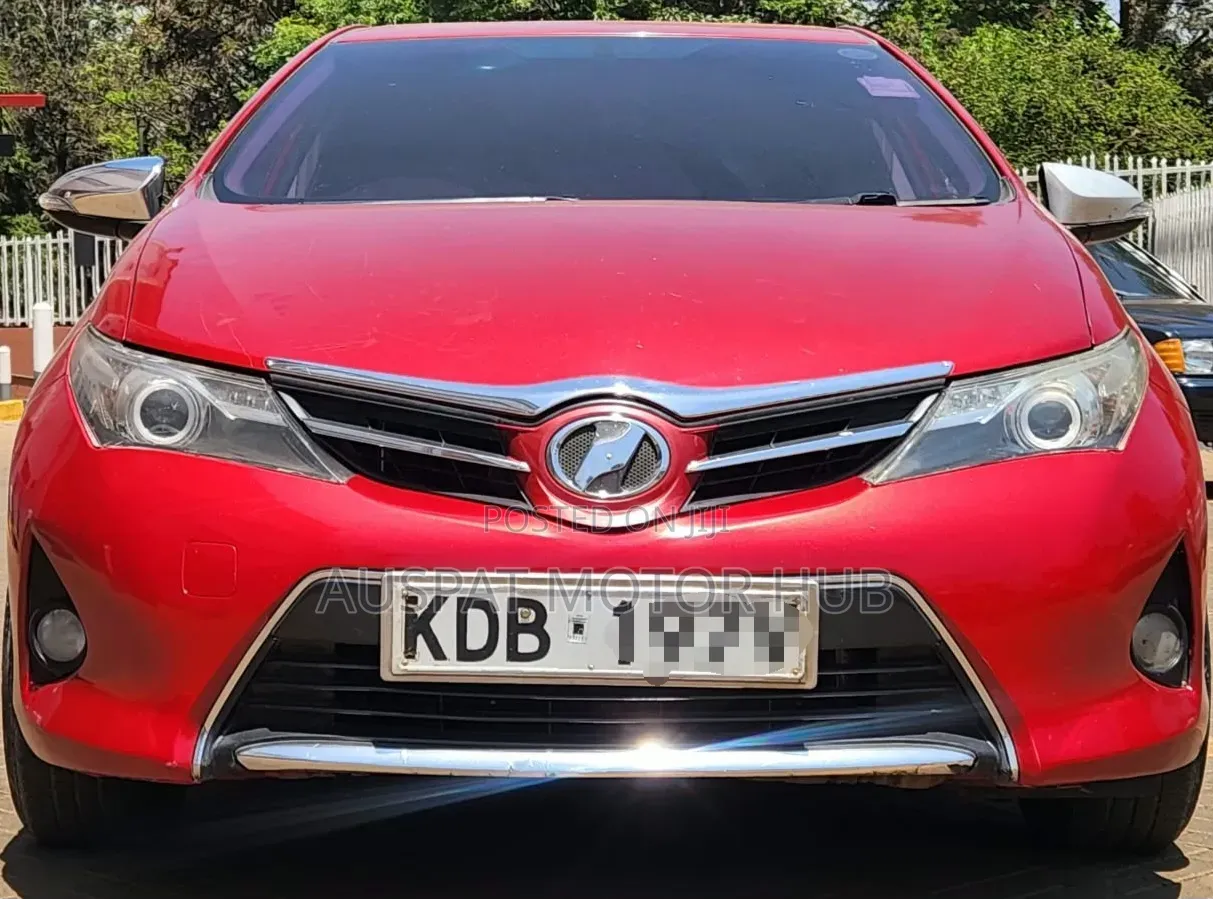 Toyota Auris 2015 Red