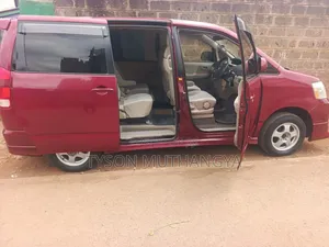Toyota Noah 2016 Maroon