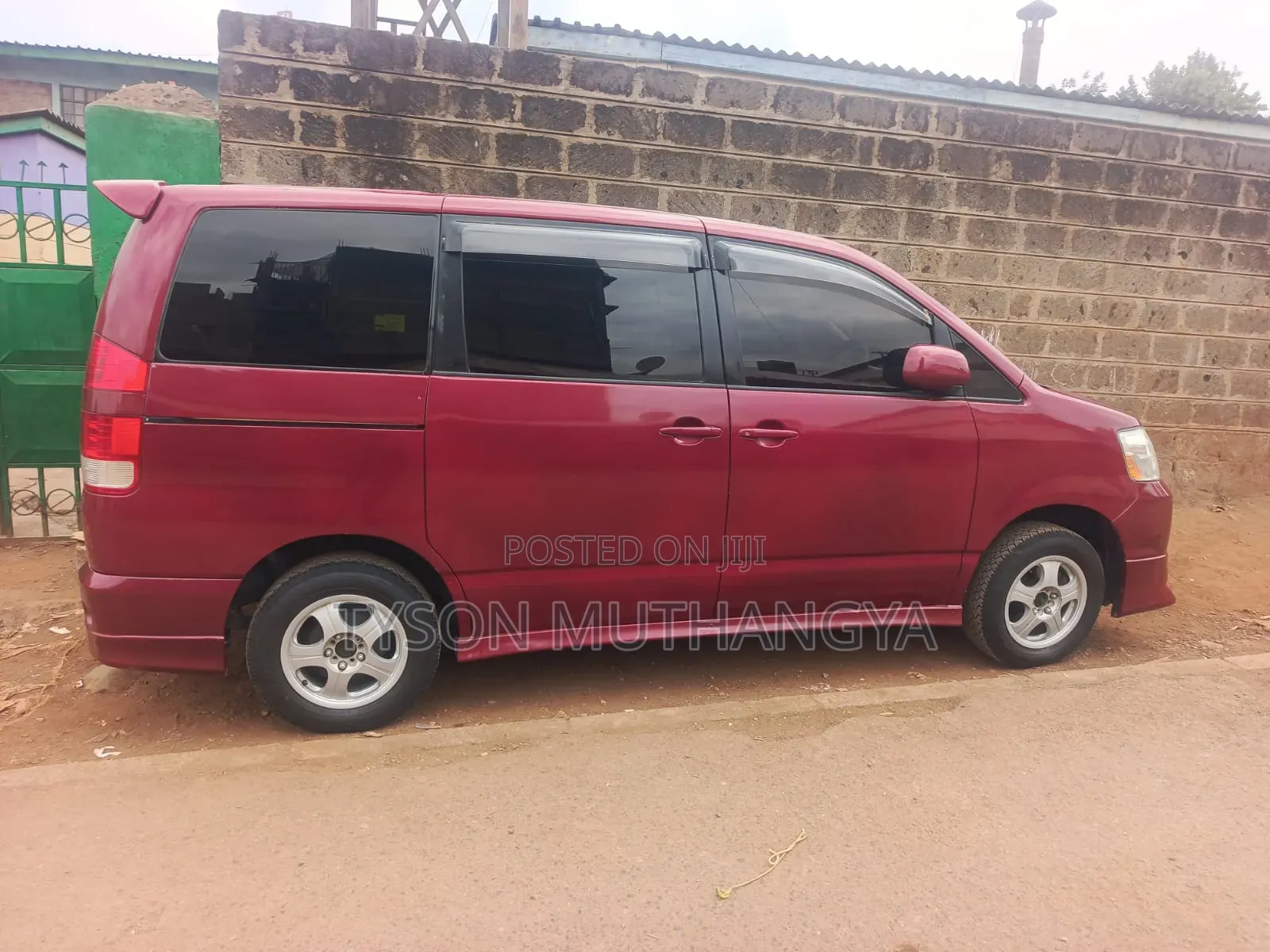 Toyota Noah 2016 Maroon