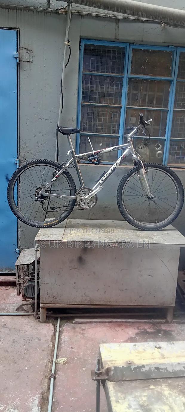 Ex UK Size 26 Aluminum GIANT BICYCLE 21 SPEED