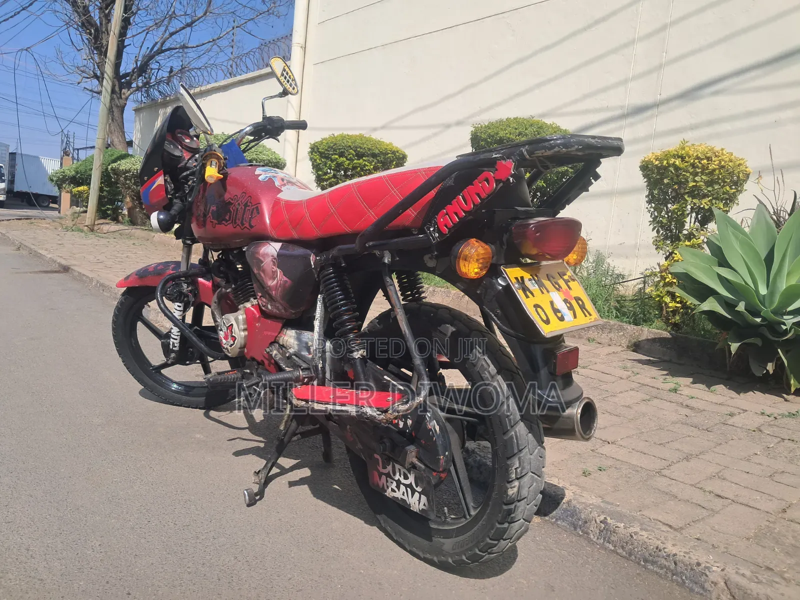 Bajaj Boxer 150 UG 2024 Red