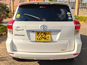 Toyota Vanguard 2011 White
