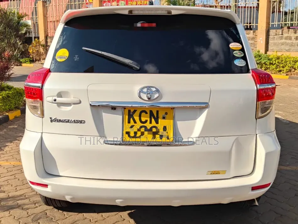 Toyota Vanguard 2011 White