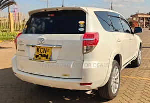 Toyota Vanguard 2011 White