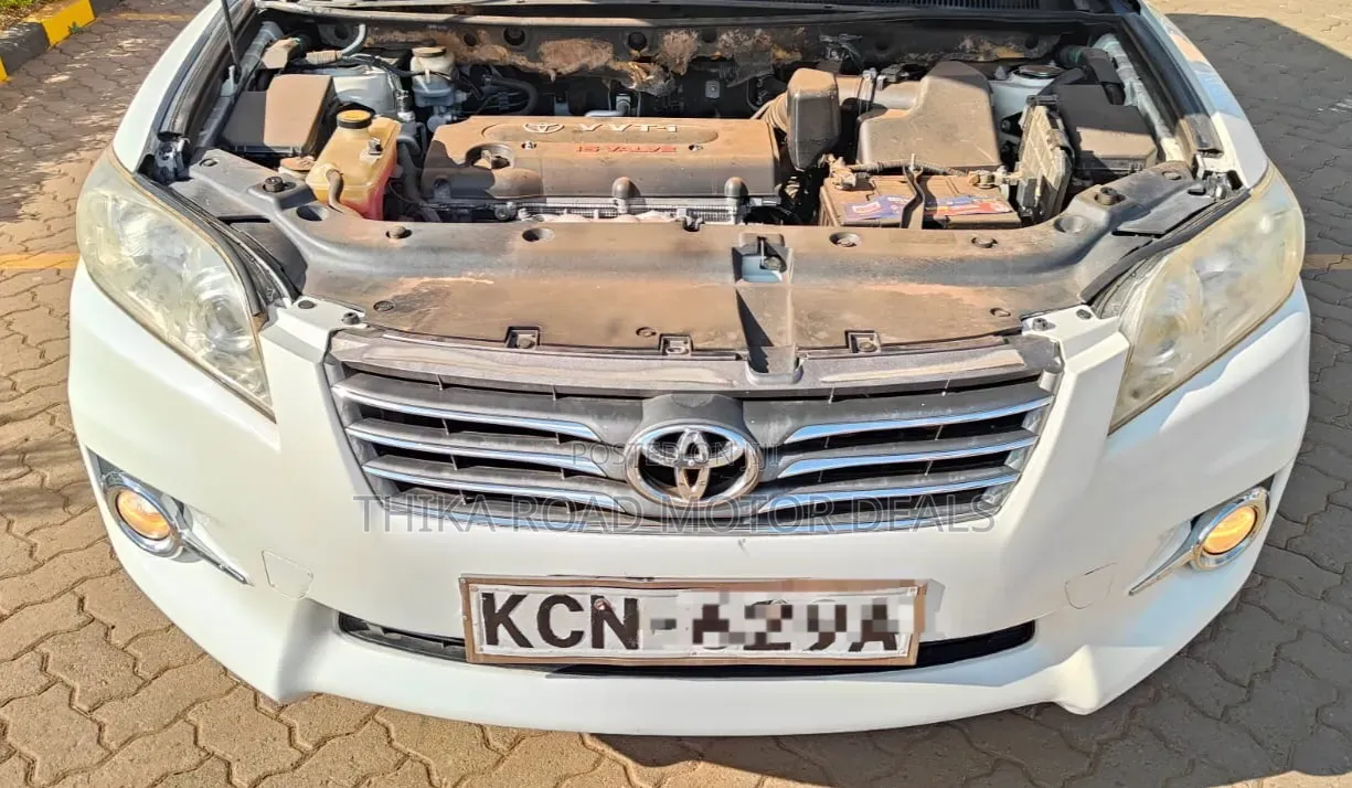 Toyota Vanguard 2011 White
