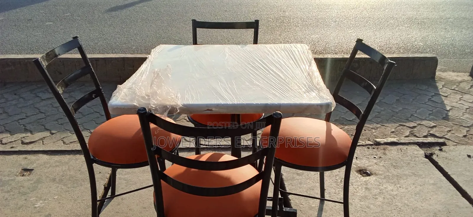 Restaurant/Bar/Louges/Hotels/Cafes[ 4chairs 1table] Set