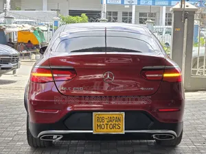 Mercedes-Benz GLC-Class GLC250 Sport Utility 4-Door (2.0L, 4cyl Turbo)