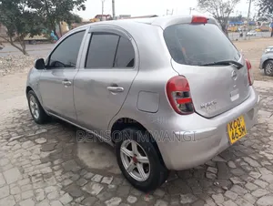 Nissan March 1.2 AWD 2012 Beige