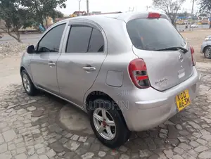 Nissan March 1.2 AWD 2012 Beige