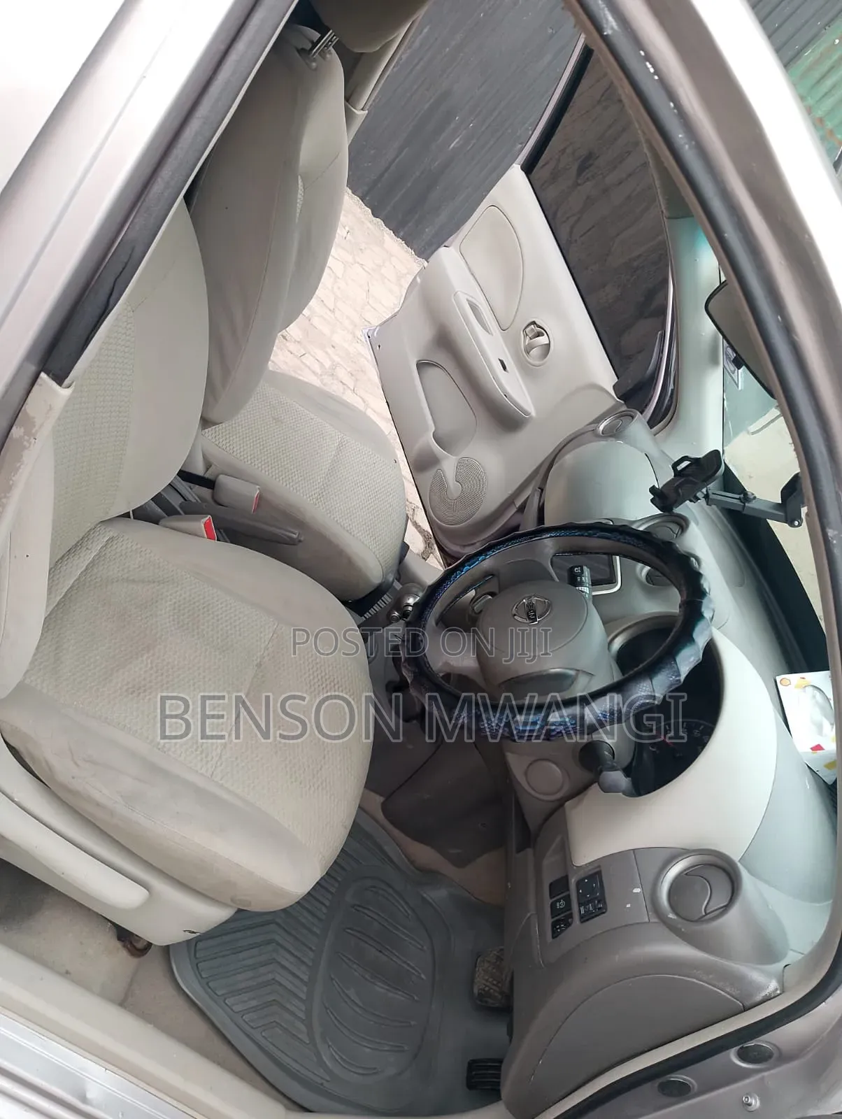 Nissan March 1.2 AWD 2012 Beige