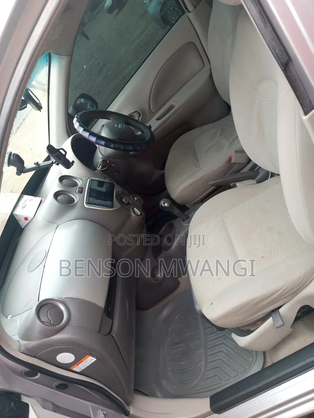 Nissan March 1.2 AWD 2012 Beige