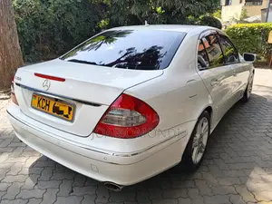 Mercedes-Benz E350 Base 4dr Sedan RWD (3.5L 6cyl 7A) 2009 White