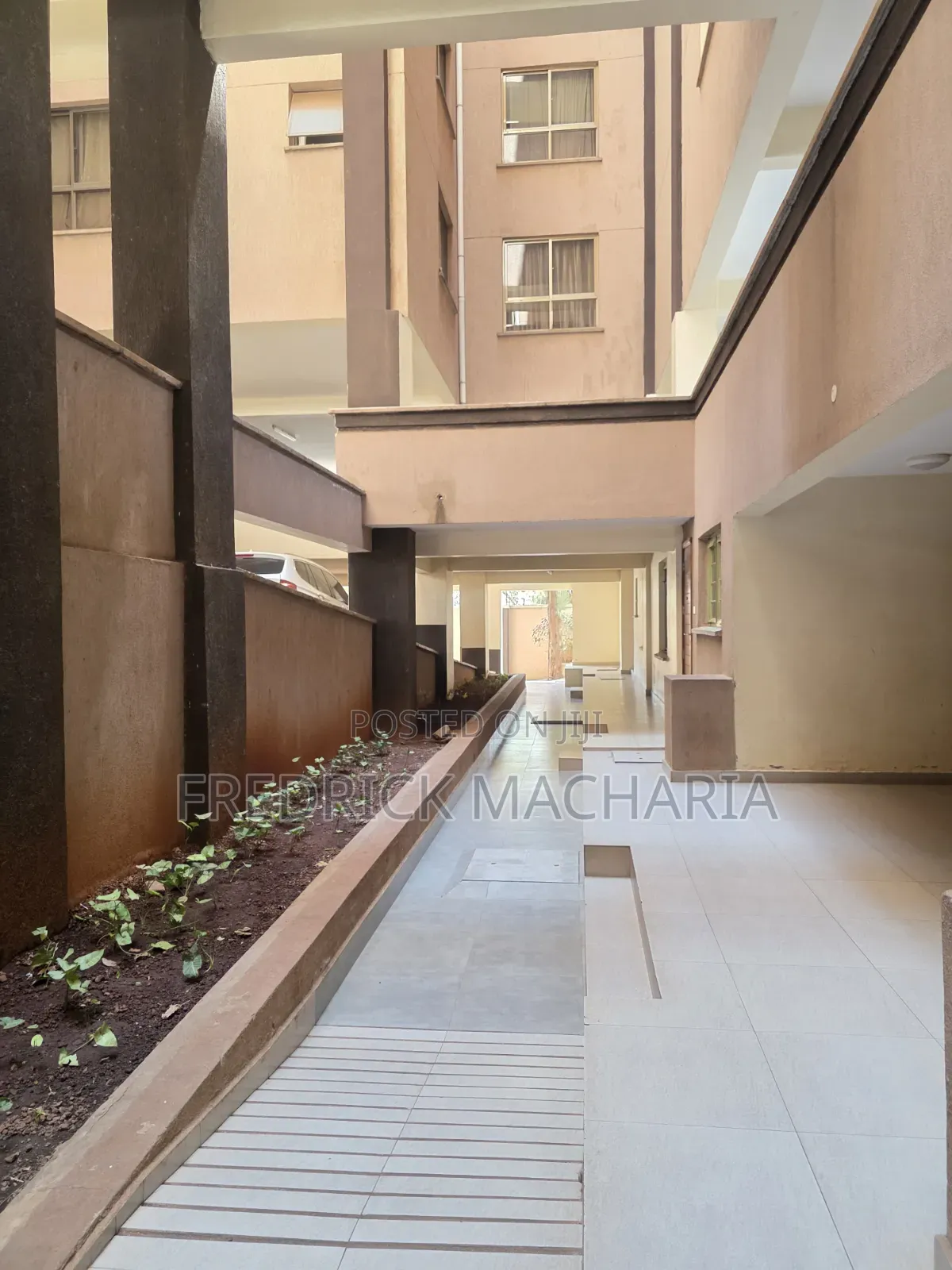 4bdrm Apartment in Behind Safari Park, Roysambu for sale