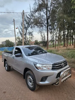 Toyota Hilux 2023 Silver