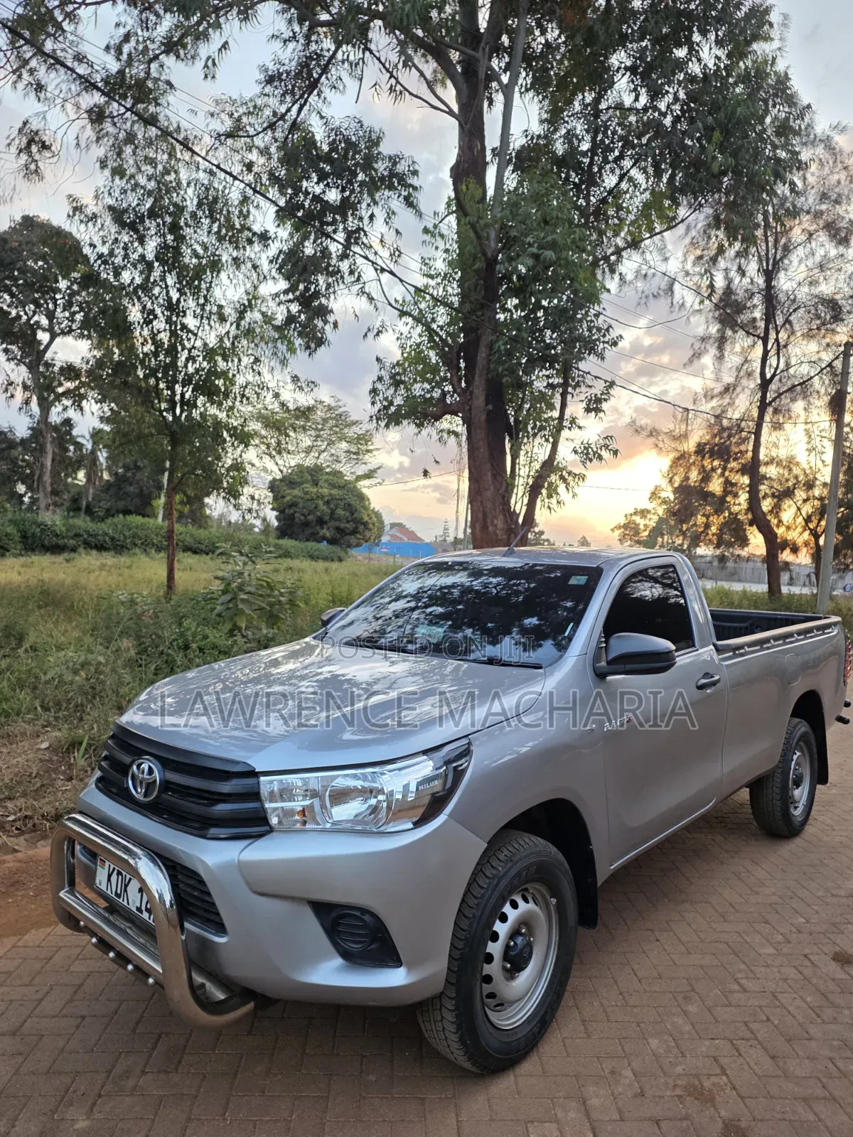Toyota Hilux 2023 Silver