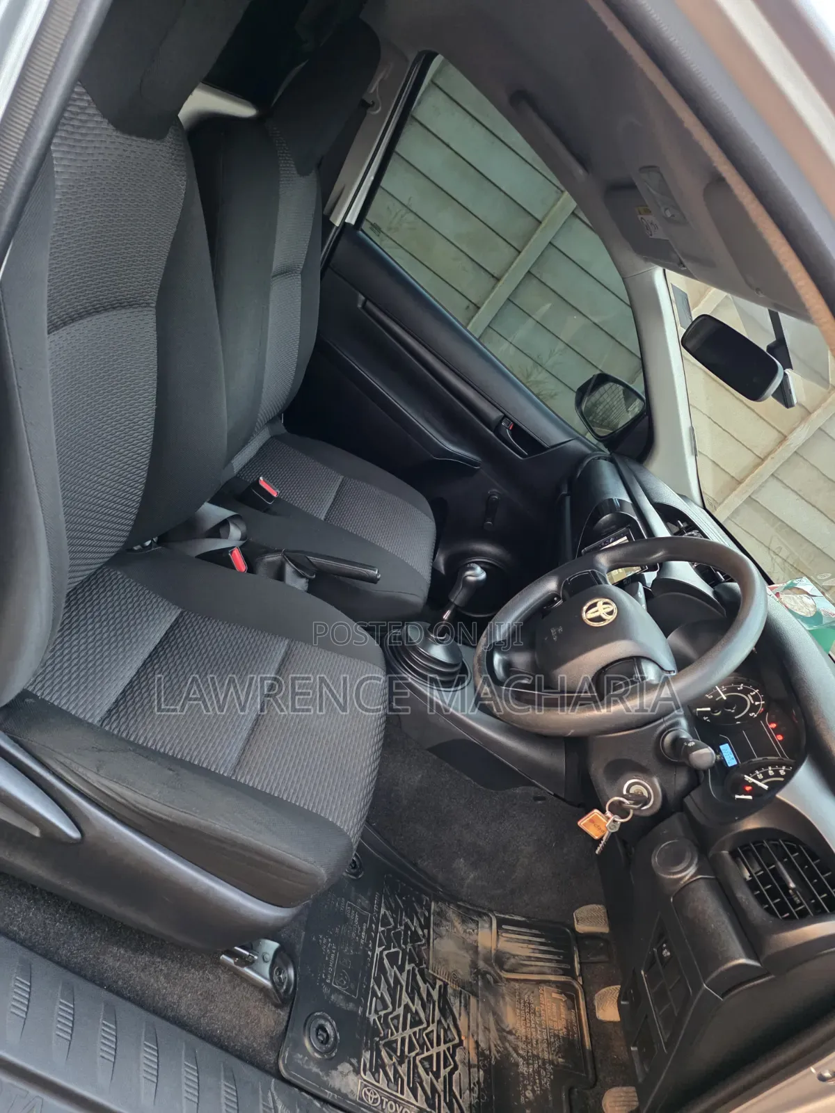 Toyota Hilux 2023 Silver