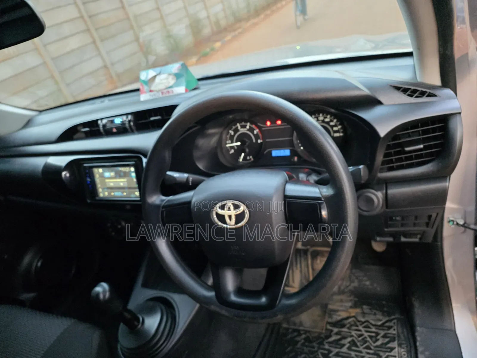 Toyota Hilux 2023 Silver